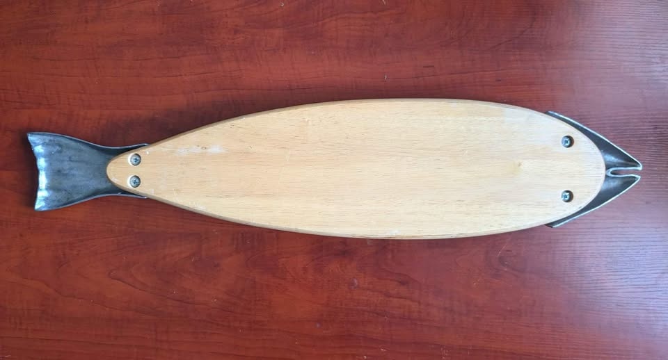 1970s Large Wood and Metal Fish Cutting Board and Server - photo 4