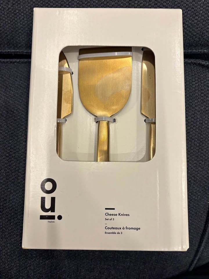 BRAND NEW Cheese knife set