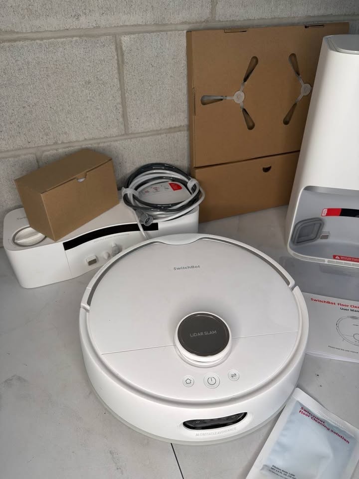 SwitchBot S10 Robot Vacuum and Mop with Dual Stations - photo 3