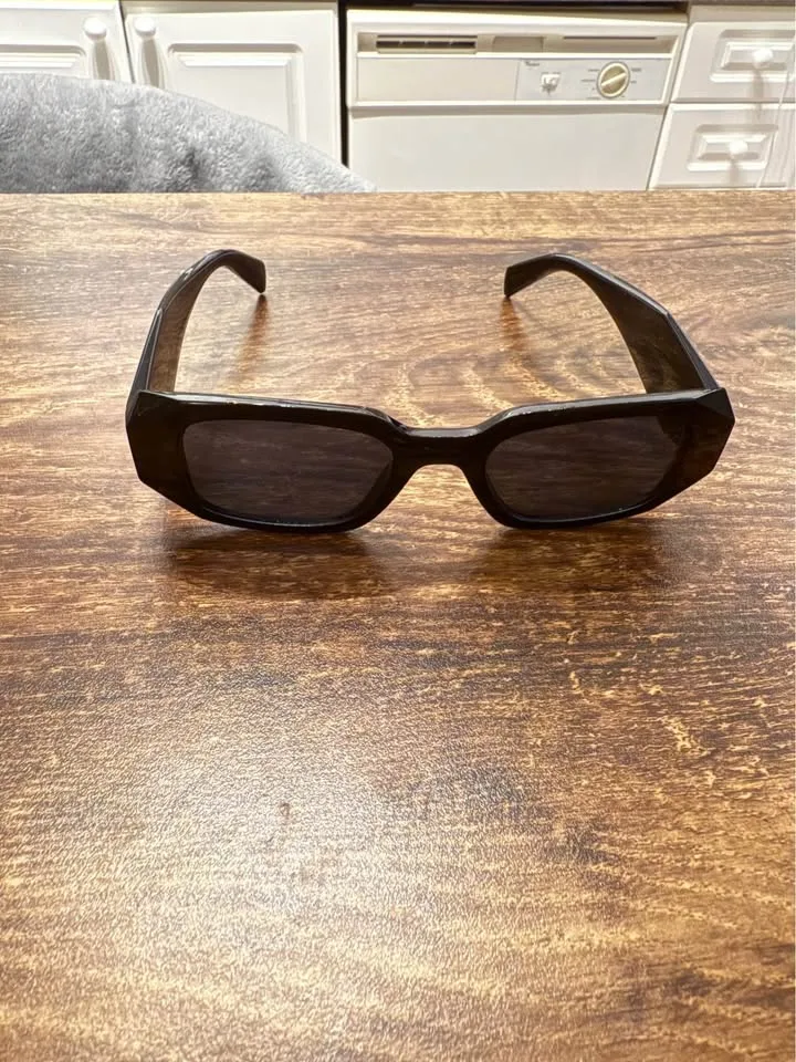 Kits black sunglasses image indicator(6)