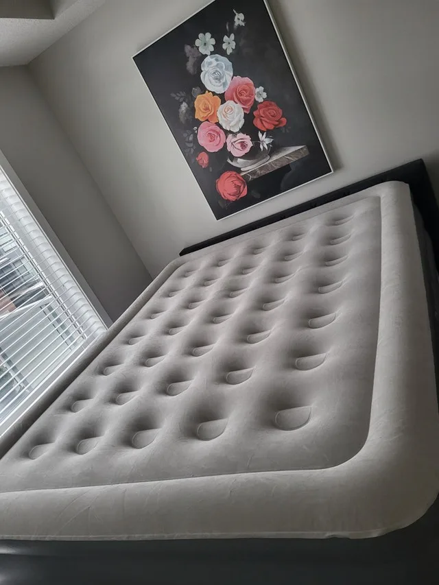 Coleman Queen Size Air Mattress - Excellent Condition