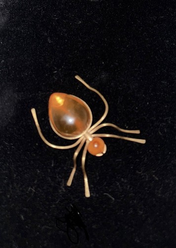 VINTAGE GOLD TONE GENUINE BALTIC AMBER SPIDER PIN - photo 2