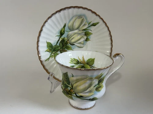 Vintage PARAGON England Roses Cup & Saucer - photo 3
