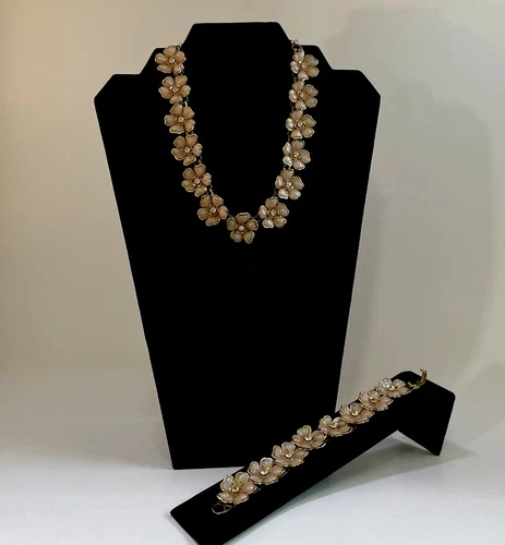 PINK Lucite, Rhinestones, Gold Tone Metal “Flower Power “ From T - photo 3