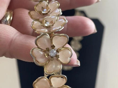 PINK Lucite, Rhinestones, Gold Tone Metal “Flower Power “ From T - photo 4