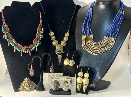 9 PIECE COLLECTION TRIBAL VINTAGE TIBETAN JEWELRY - photo 2