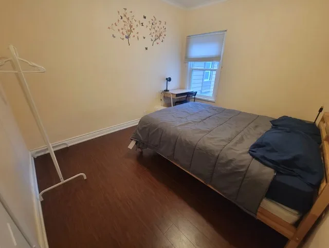 Private Rooms available Jan-April Downtown Bathurst/Dundas