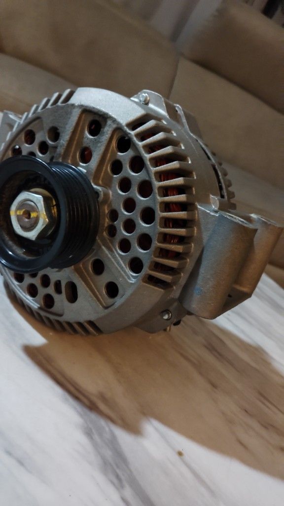 2007 Ford Explorer Alternator - New