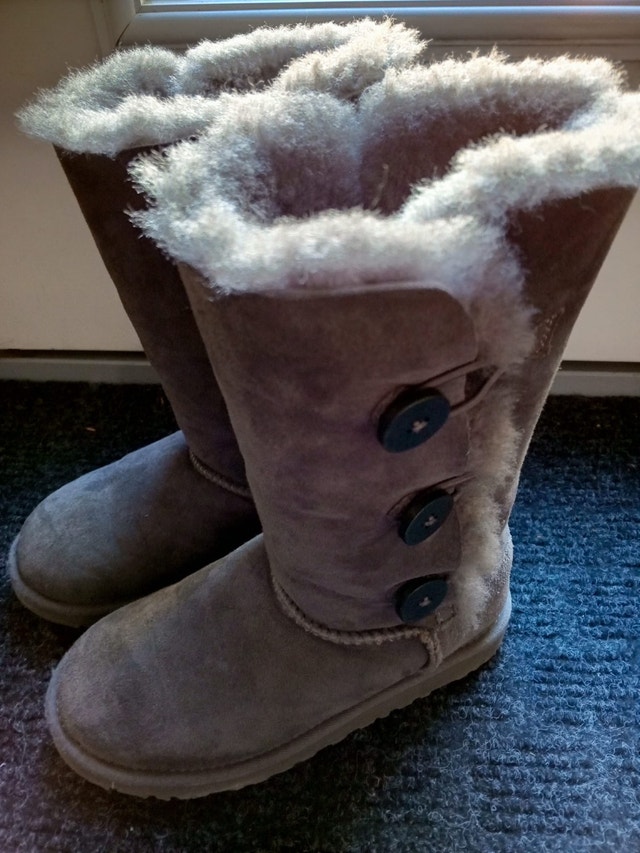 Uggs tall size 2