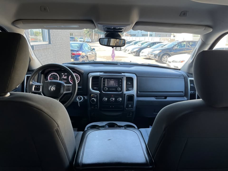 2023 Ram 1500 classic slt factory warranty valid awd low km back - photo 2