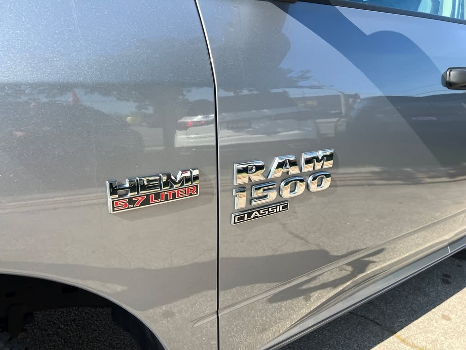 2023 Ram 1500 classic slt factory warranty valid awd low km back - photo 4