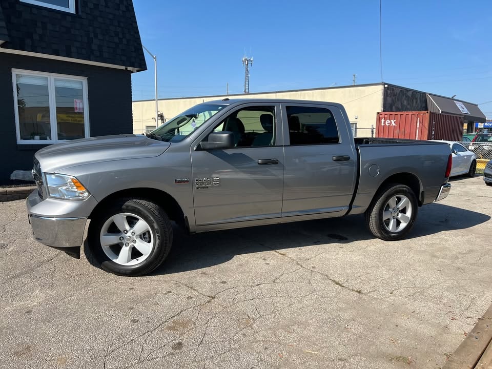 2023 Ram 1500 classic slt factory warranty valid awd low km back - photo 5
