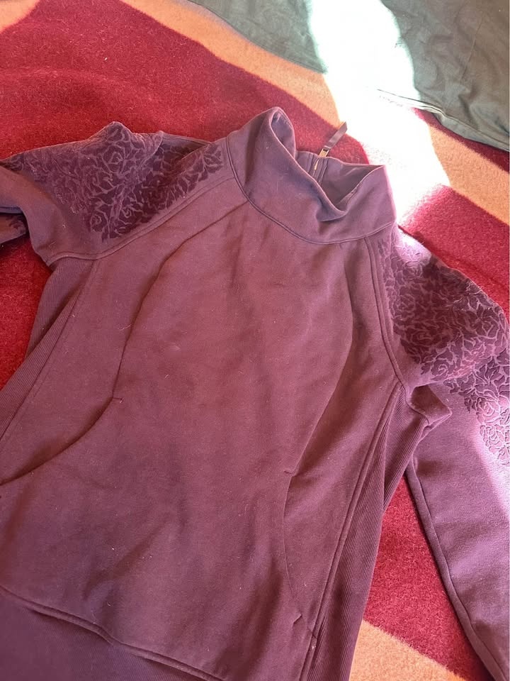 LULULEMON FLORAL sweater pullover - photo 2