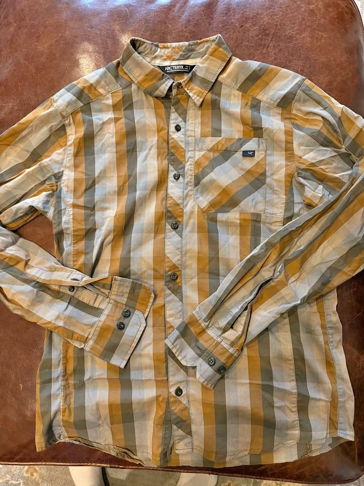 Arcteryx Men’s Peak line long sleeve plaid shirt size s