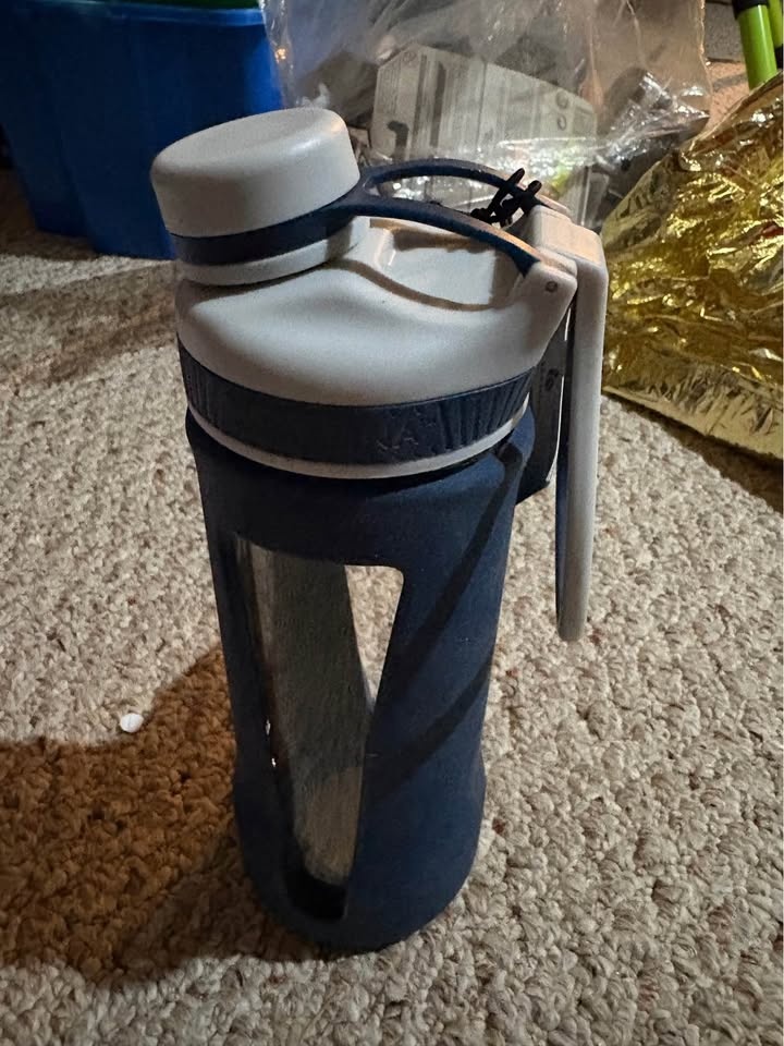 Glass glass water bottle. 590 ml BNWT - photo 2