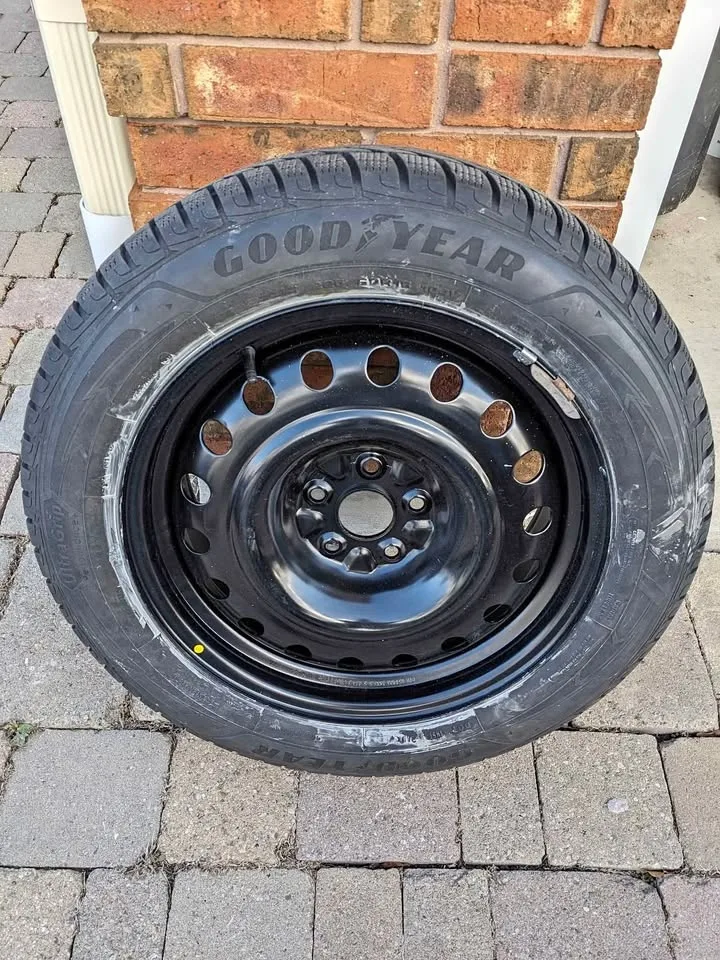 Winter Tires - Goodyear Ultra Grip - 225/60R18