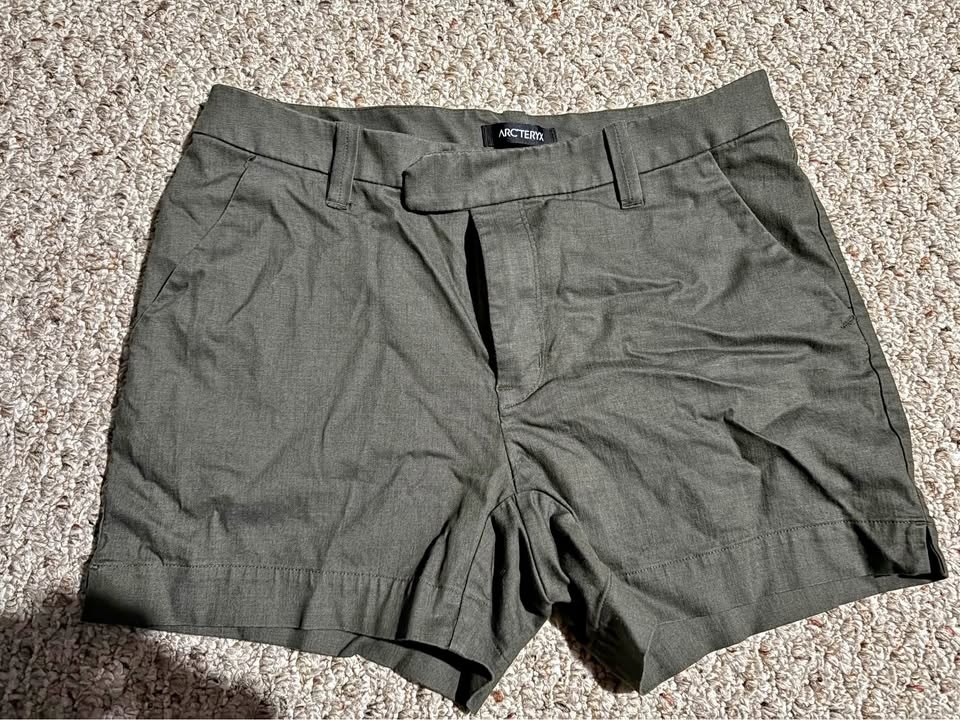 Arcteryx women’s shorts size 4