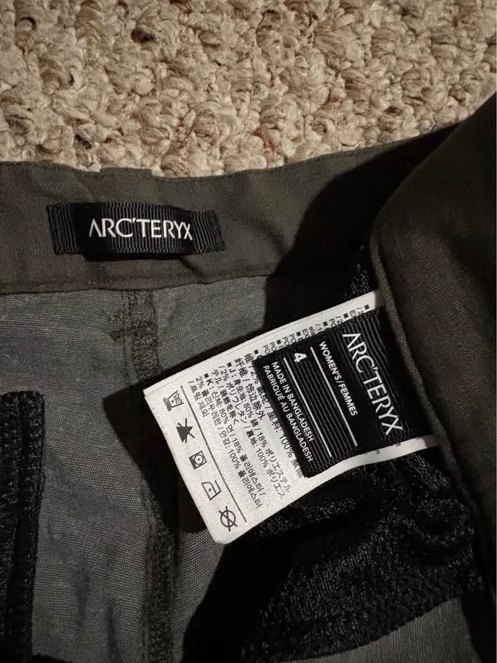 Arcteryx women’s shorts size 4 - photo 3