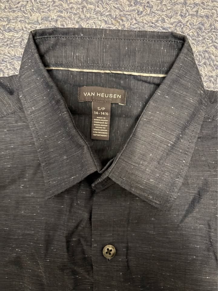Men’s short sleeve collared shirt size small - photo 2