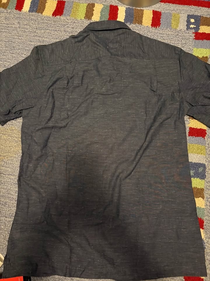 Men’s short sleeve collared shirt size small - photo 3