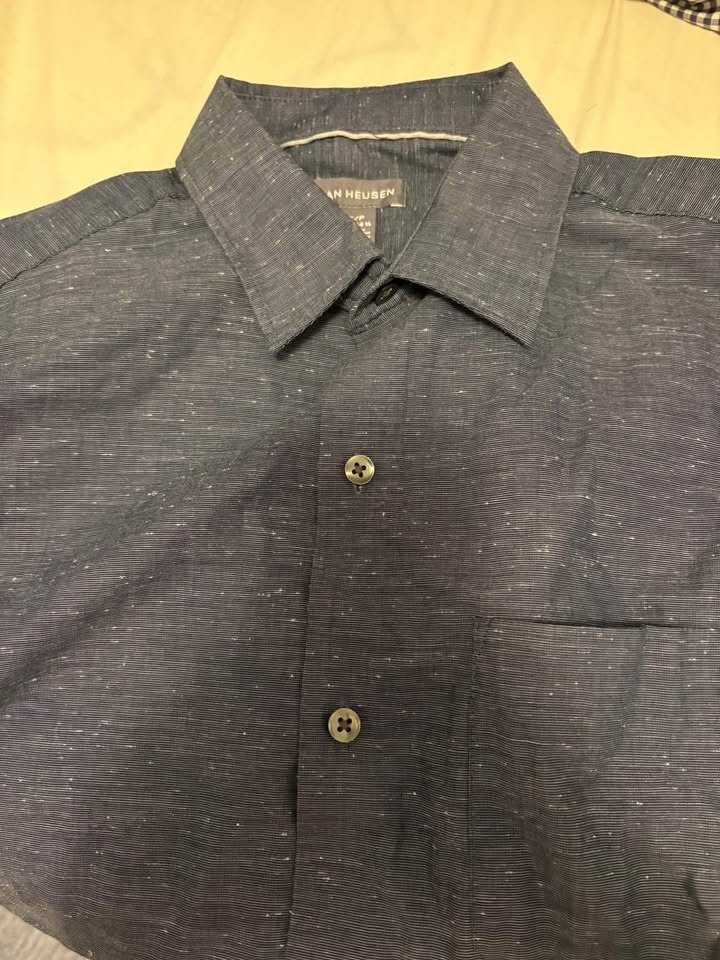 Men’s short sleeve collared shirt size small - photo 4