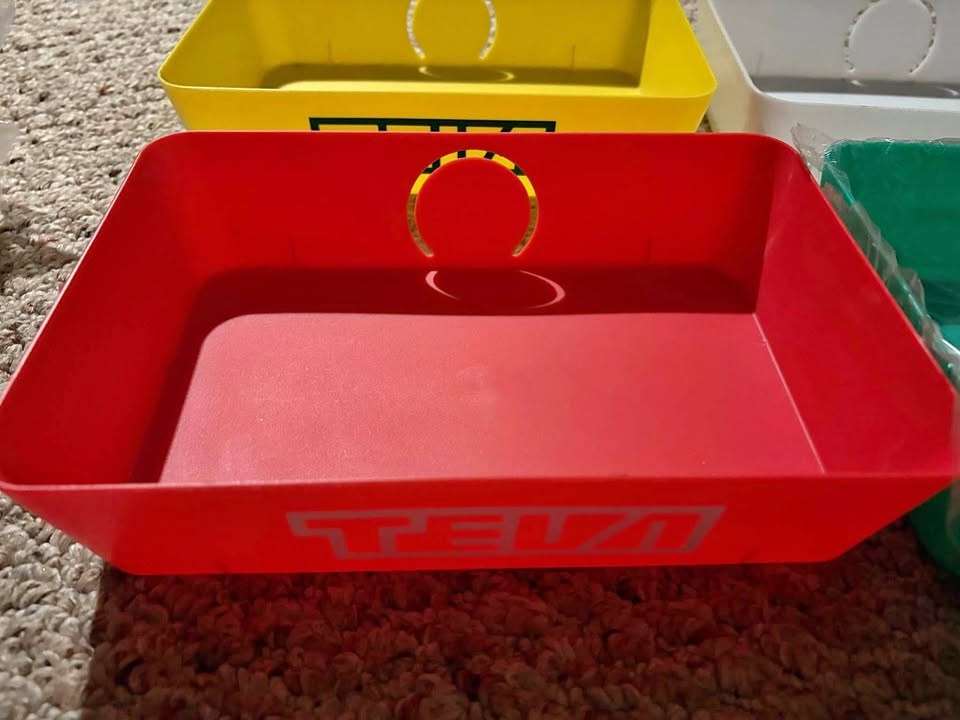 Plastic containers 6 1/4” x 9 1/4” Height 2 1/4”