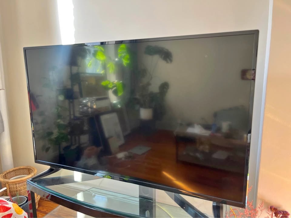 TV - Insignia LED 4K 50"
