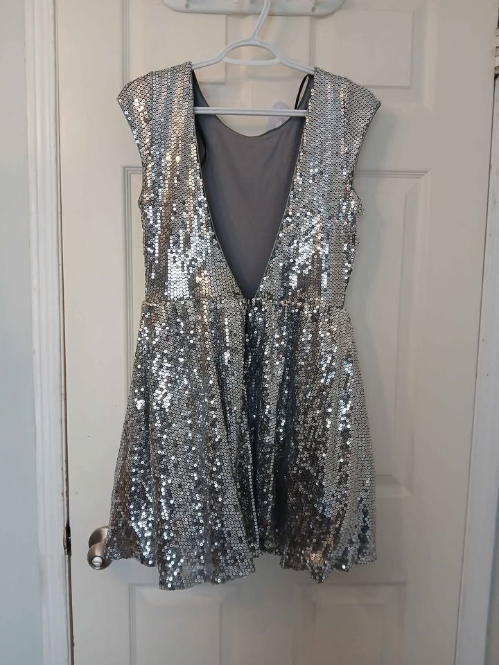 Beautiful new dress size 10 - photo 2