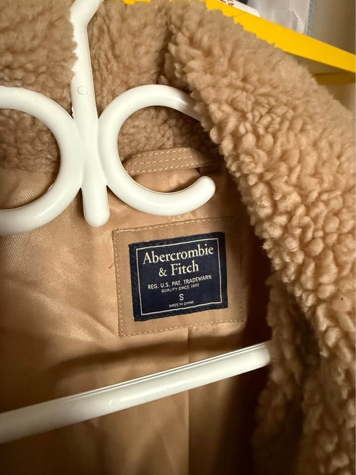Abercrombie&fitch women’s teddy coat (size small) - photo 2