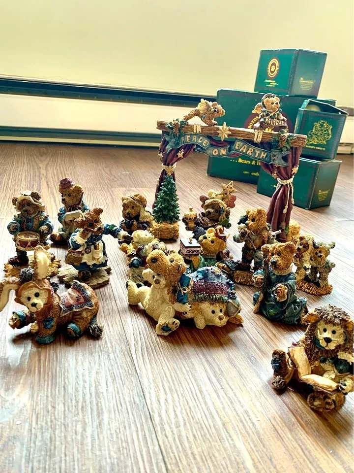 Boyds Bears Nativity Scene, Like New in Box