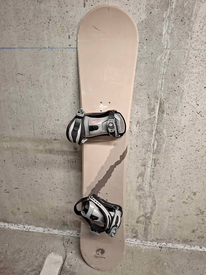 143cm Ripzone Snowboard and Bindings