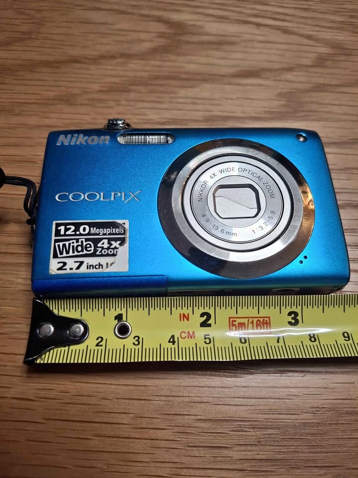 Nikon Coolpix S3000 Digital Camera