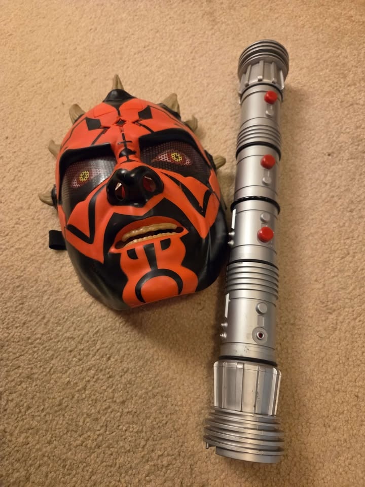 Darth Maul Mask and Lightsaber - photo 3