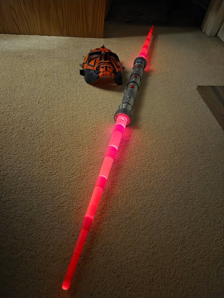 Darth Maul Mask and Lightsaber - photo 4