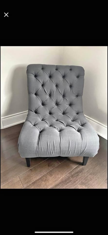 Tufted Accent chair