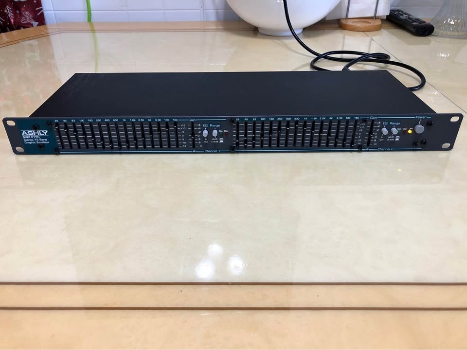 ASHLY MQX2150 Dual 15-Band Equalizer