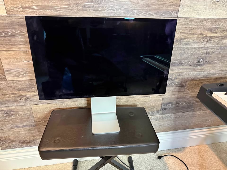 Apple Studio Display Monitor (A2525) - See description!