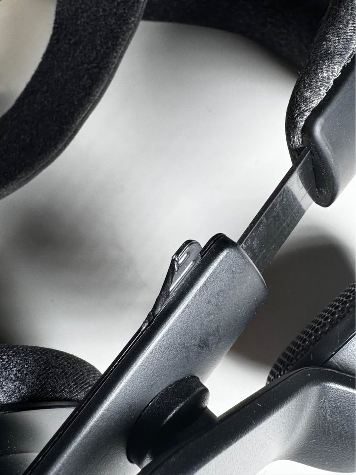 Valve Index VR Headset and Cable - photo 5