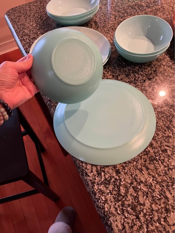 Plate set for 4( never used) - photo 3