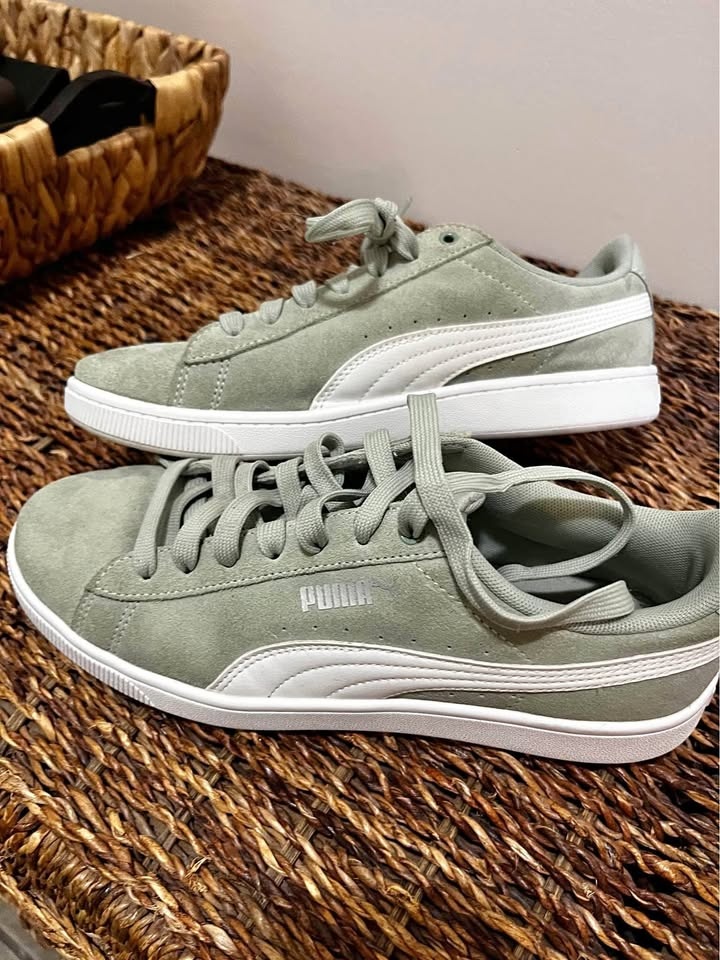 Puma sneakers size 8