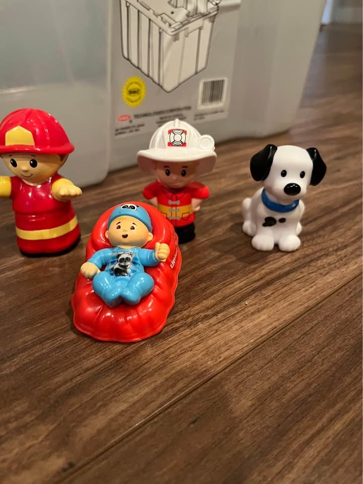 Doll house and figurines - photo 4