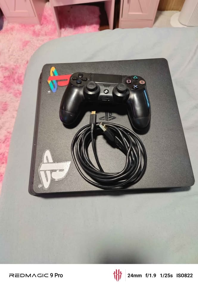 Playstation 4 Slim 1TB GOLDHEN - photo 2