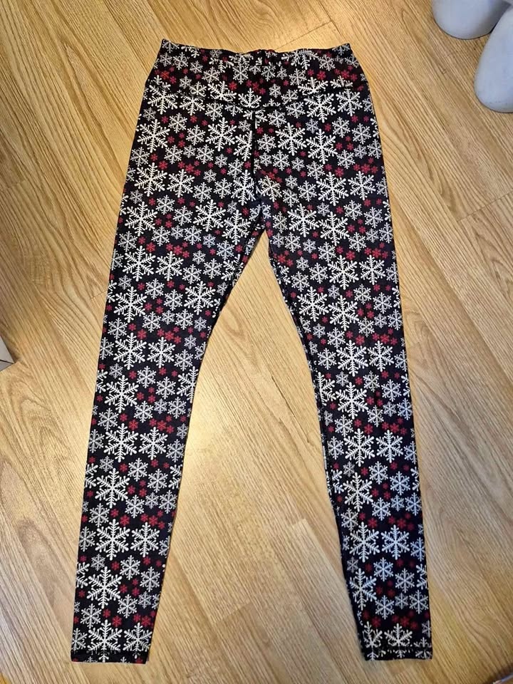 Womens kyodan winter themed leggings..size m...euc