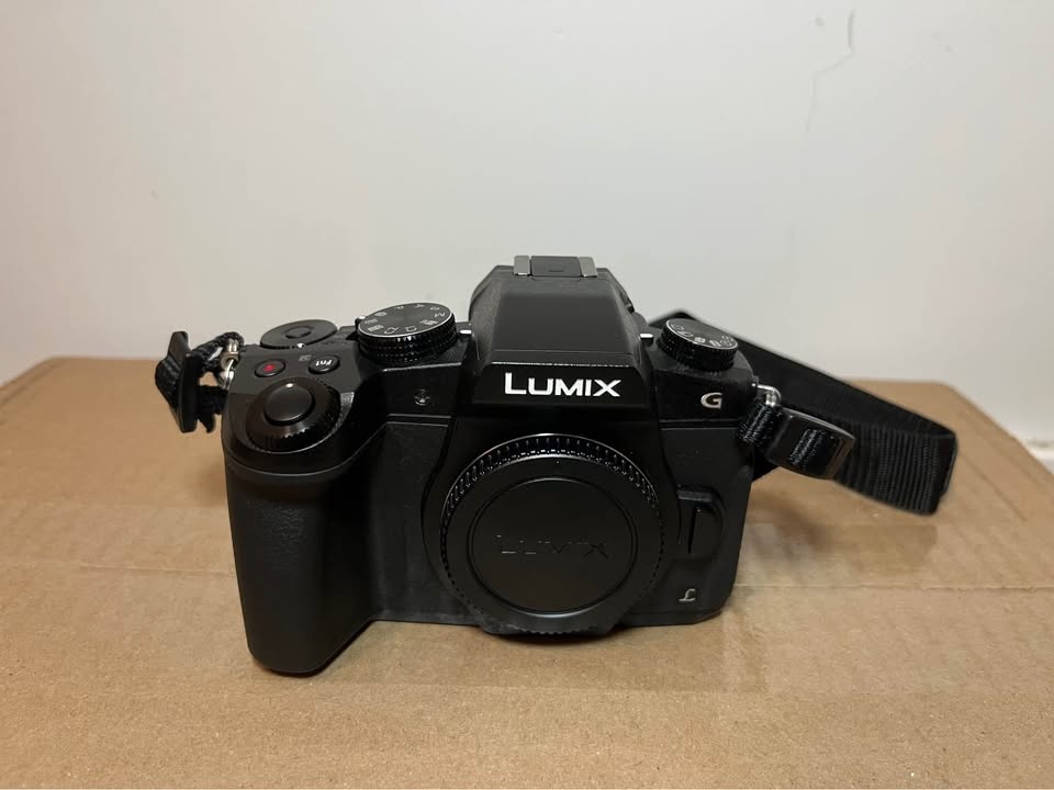 Panasonic Lumix G85 Body + Charger + 3 Batteries - photo 2