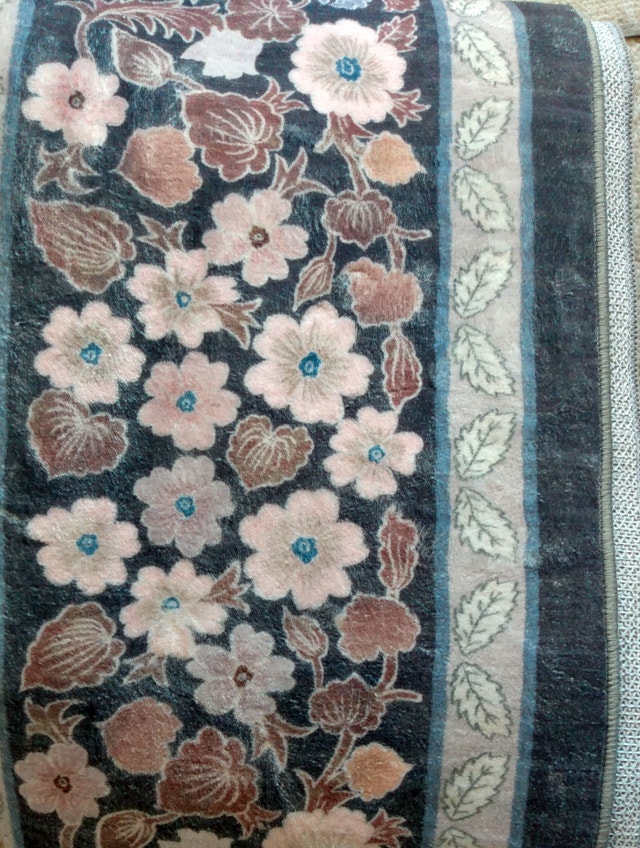 New 8'x10' area rug - photo 2