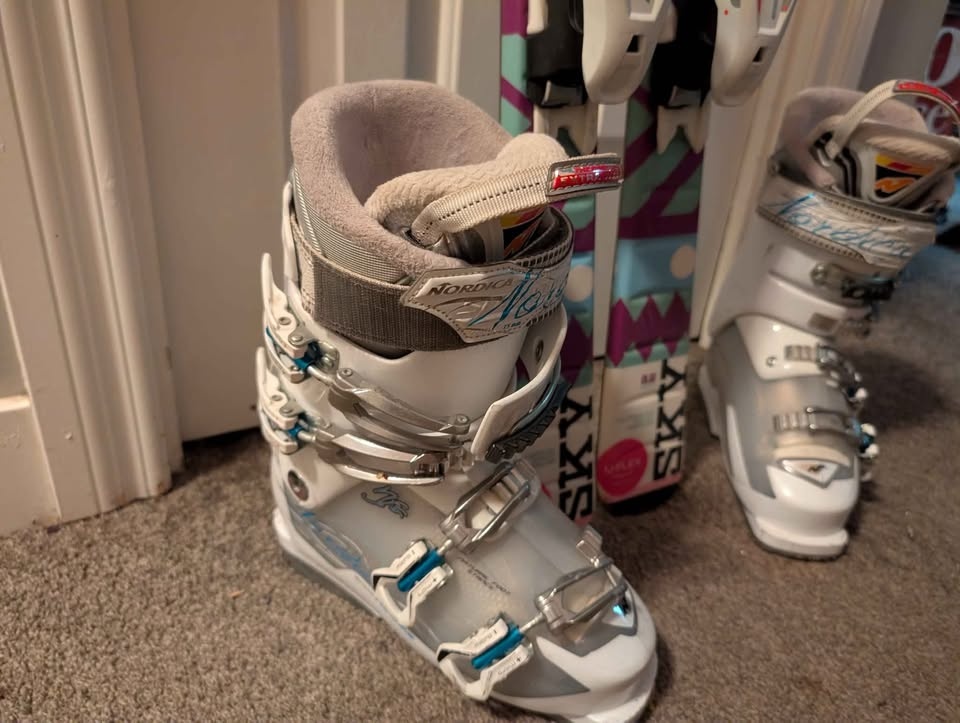 120cm kids skis + Boots - photo 2