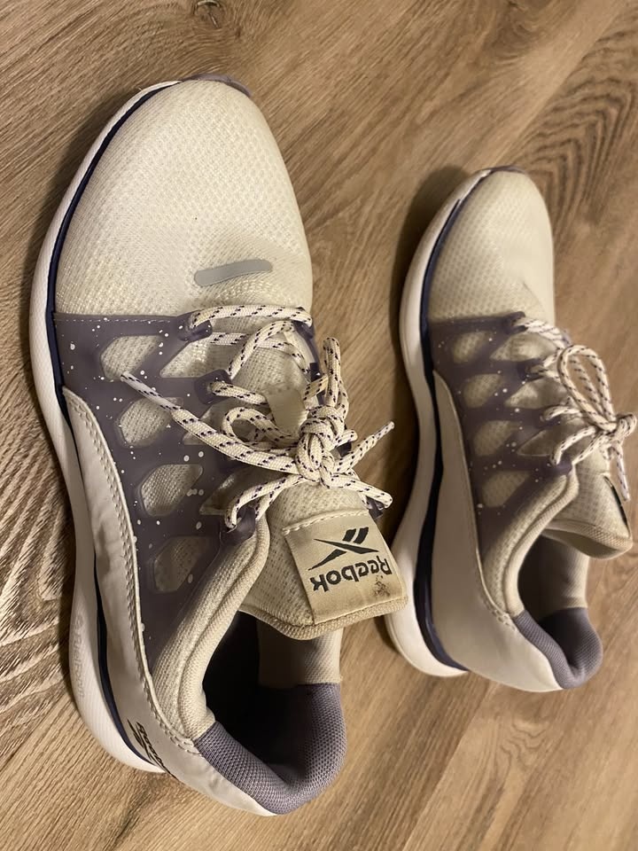 👟 Reebok Women’s Running Shoes – Size 9.5 – Great Condition - photo 3
