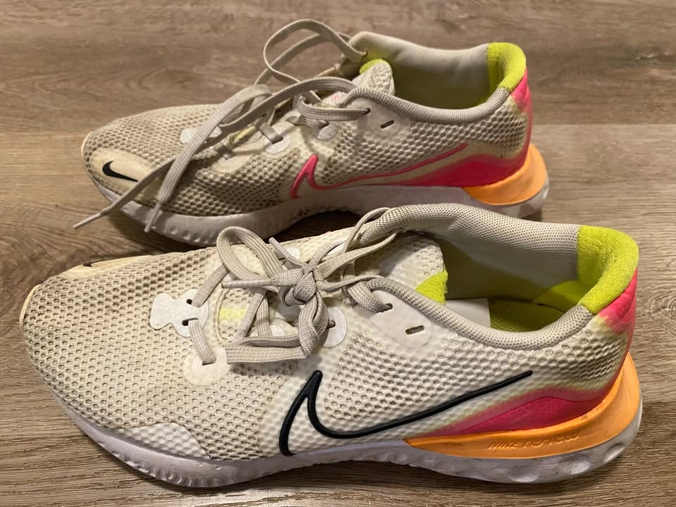 👟 Nike Running Shoes - Size 8.5 - Well Used - photo 2