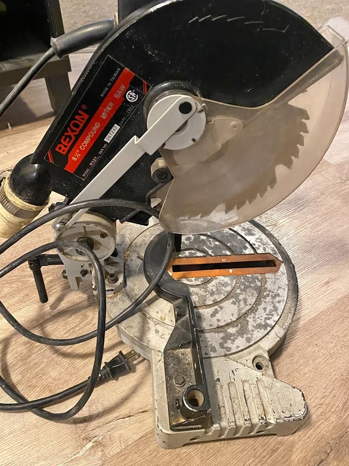 📌 8¼" Rexon Compound Miter Saw – Works Great! 🔧