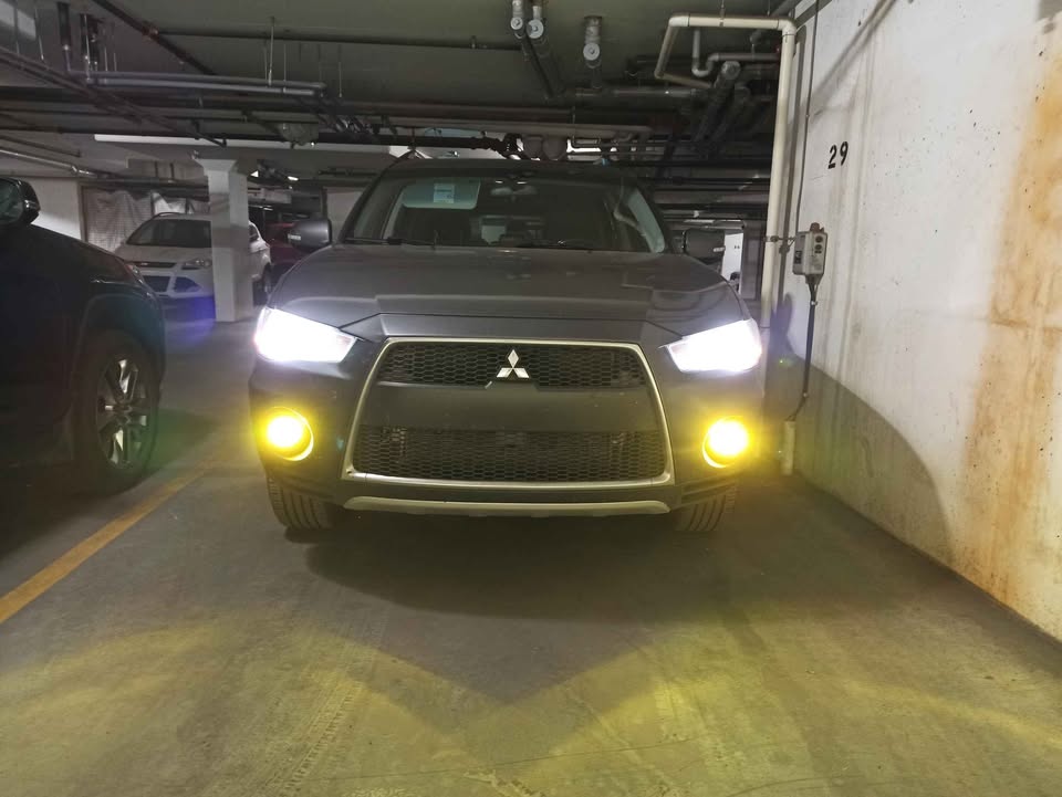 2011 Mitsubishi Outlander Sport - photo 2